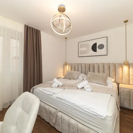 Old Town Retreat By Belmont Realty זאדאר