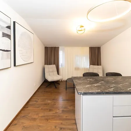 Old Town Retreat By Belmont Realty זאדאר